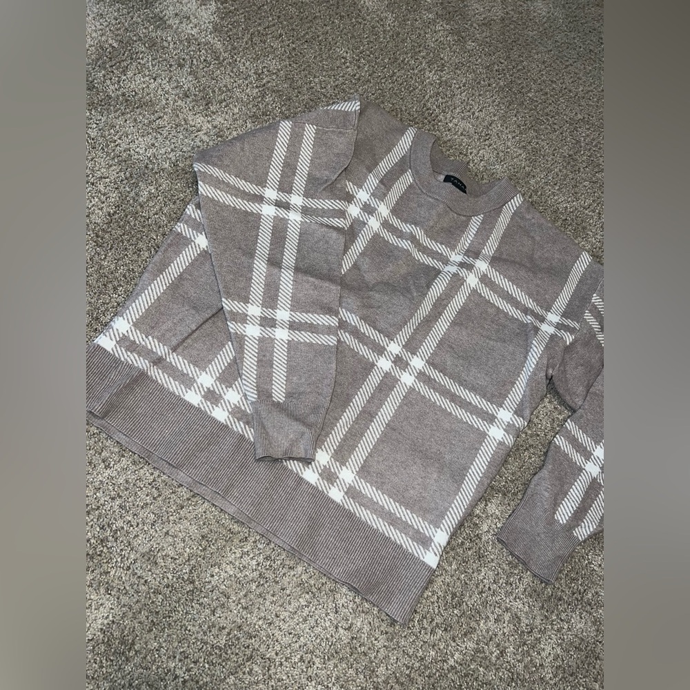 Tahari Plaid Tan and White Crewneck Sweater